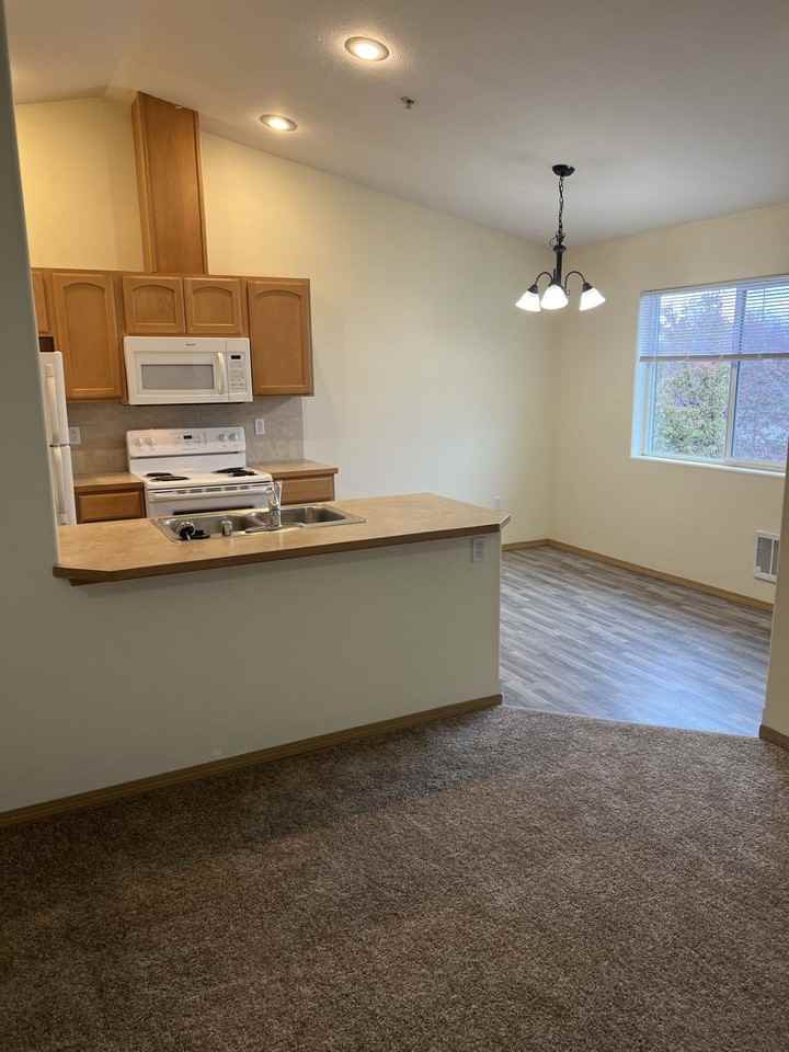 Appleway & Rosewood Apartments - Photo 4 of 10