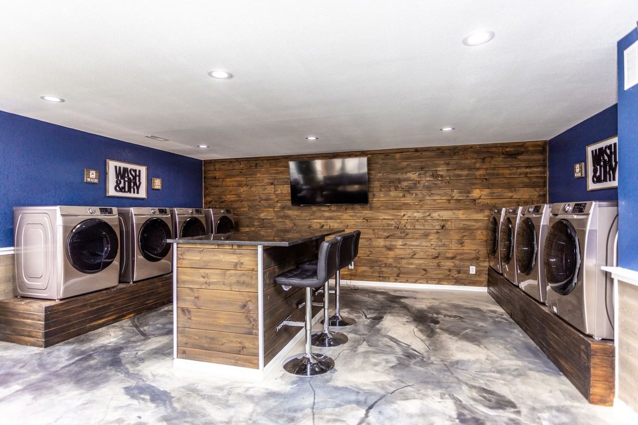 The LUX off Archer - Photo 4 of 35