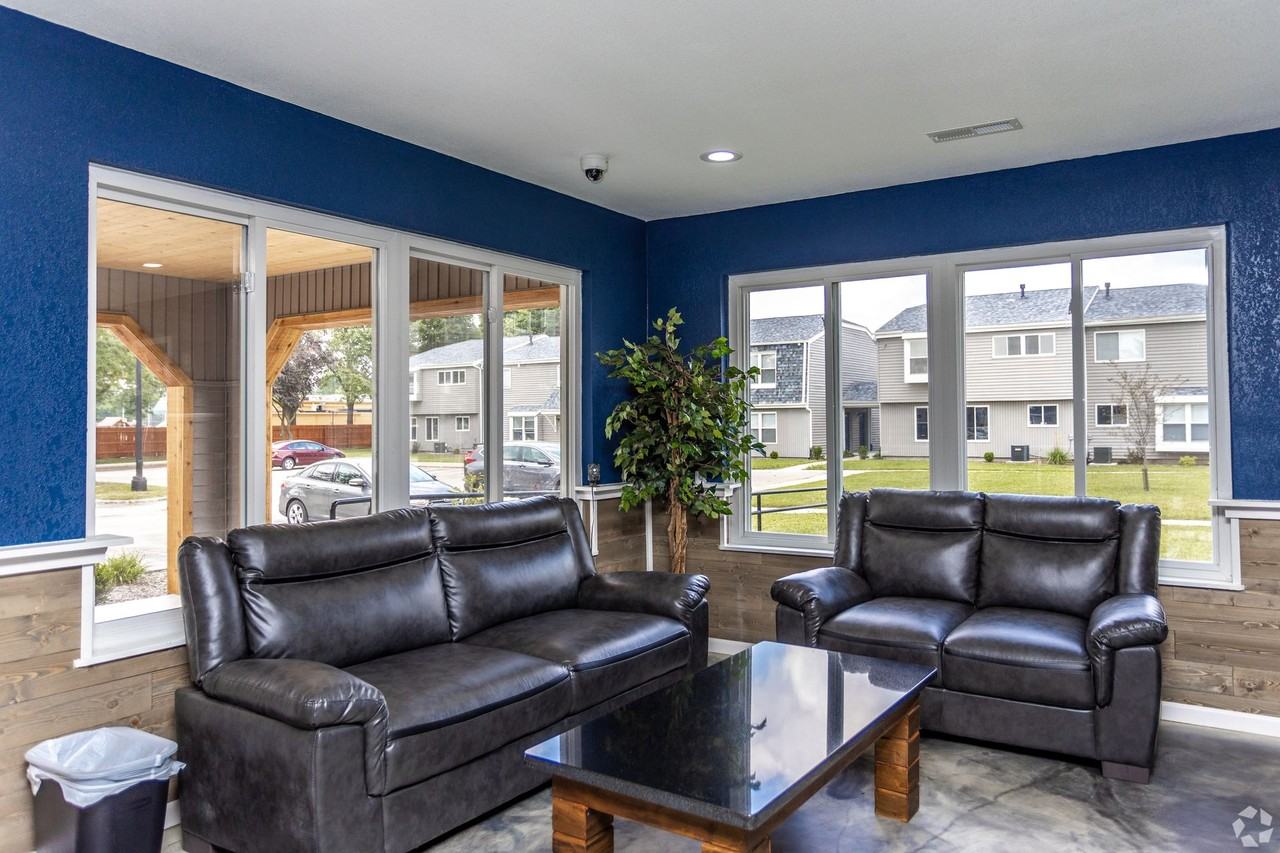 The LUX off Archer - Photo 7 of 35