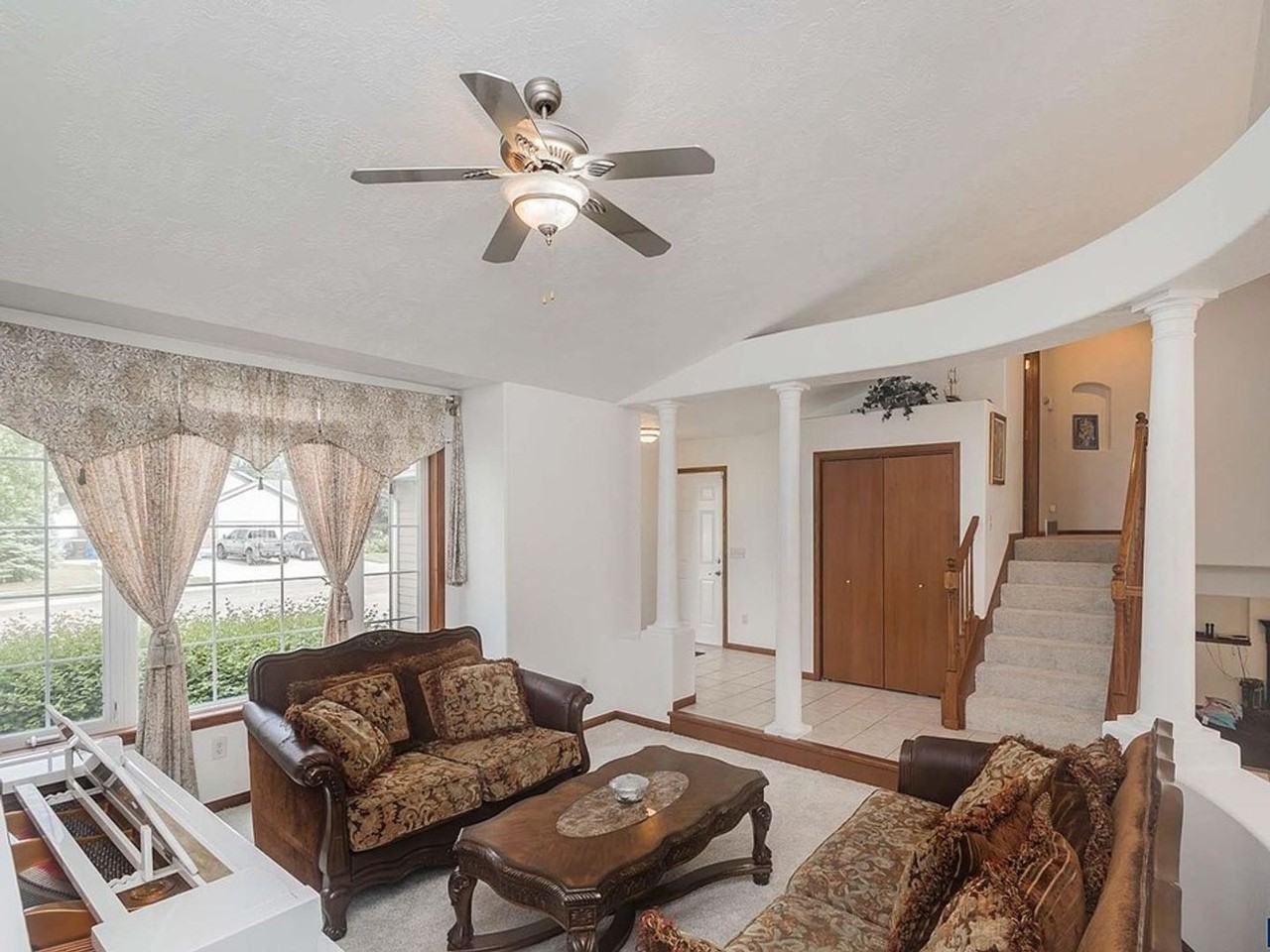 809 S Outlook Dr - Photo 3 of 27