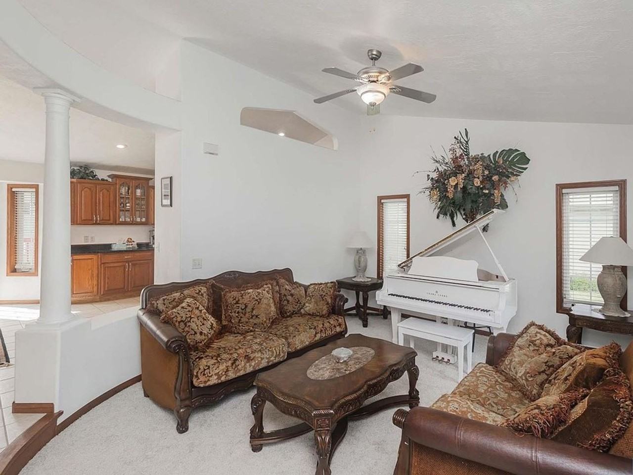 809 S Outlook Dr - Photo 5 of 27