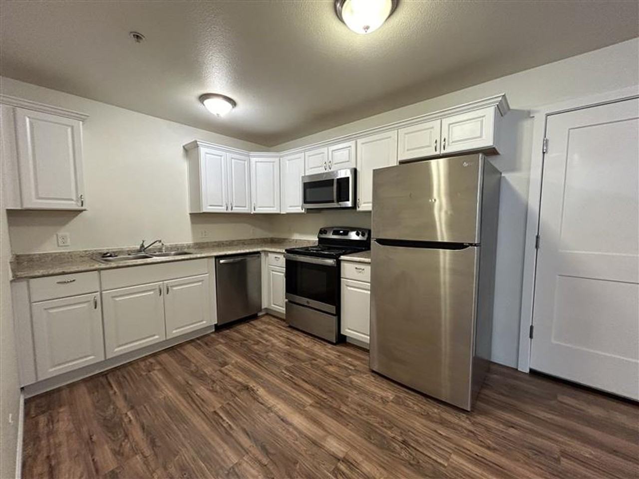 A_Rail0200 - Photo 3 of 30