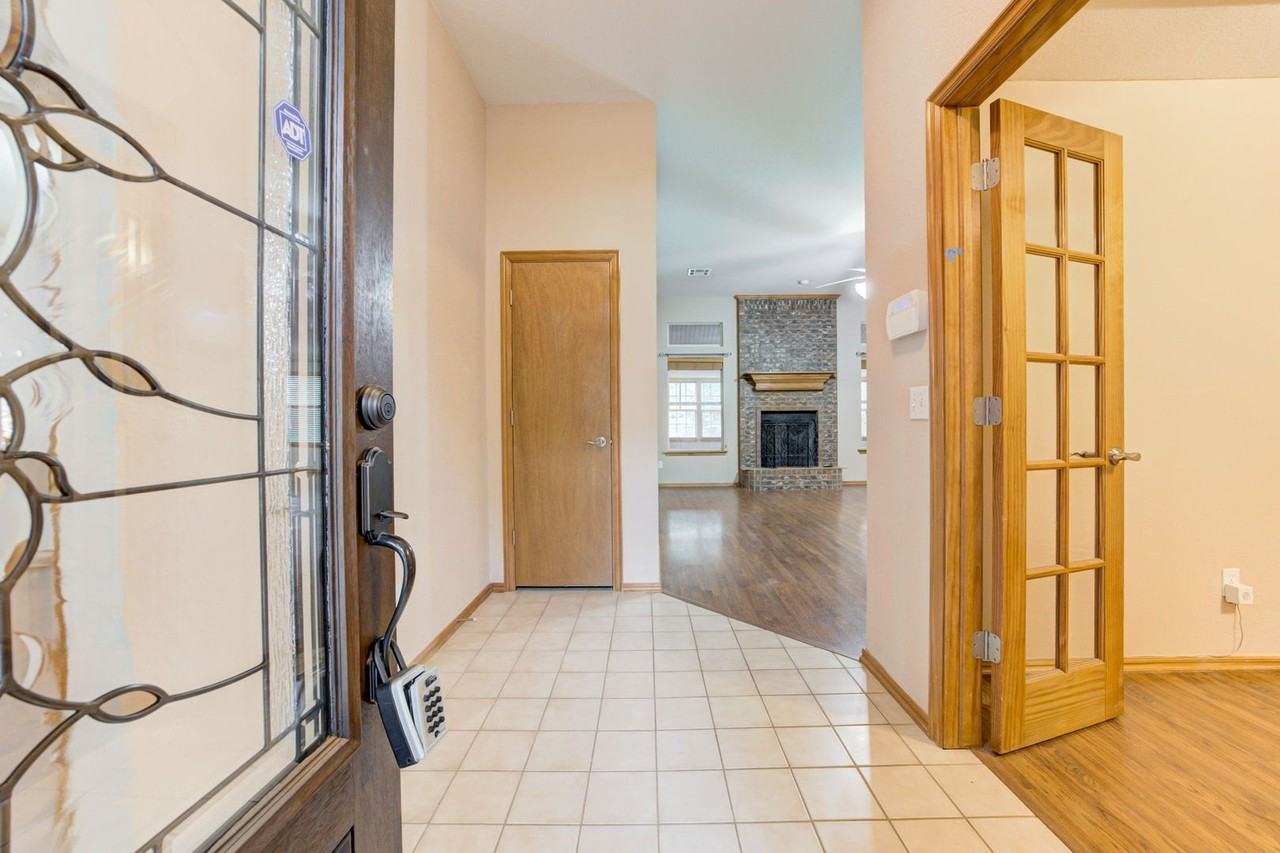 605 Eastview Dr - Photo 5 of 50