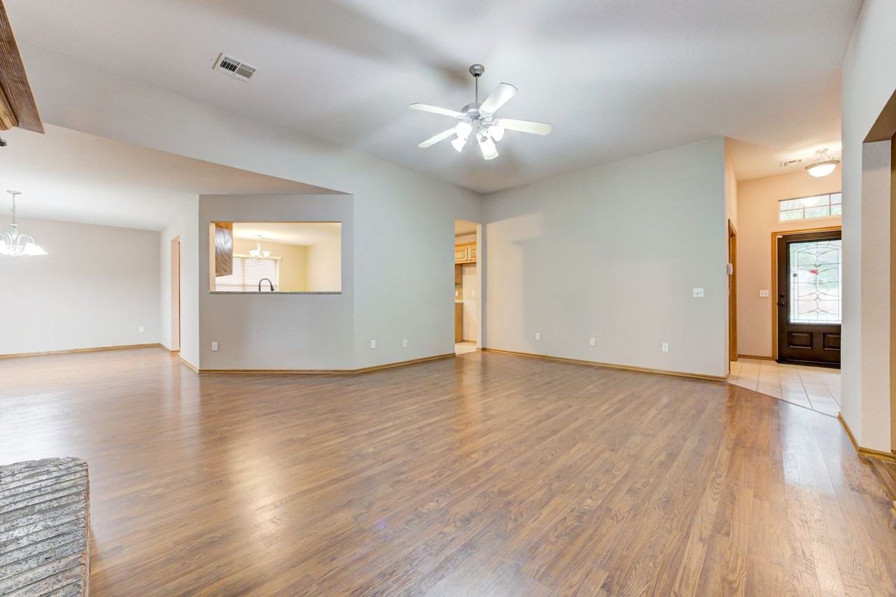 605 Eastview Dr - Photo 6 of 50