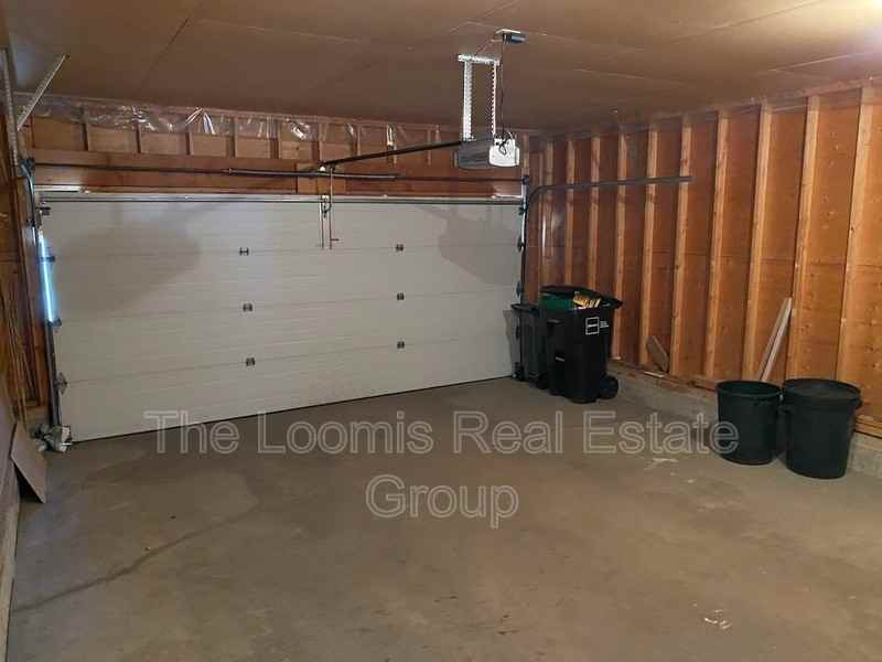 847 112a St Nw - Photo 3 of 18