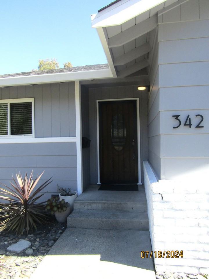 342 Major Dr - Photo 2 of 31