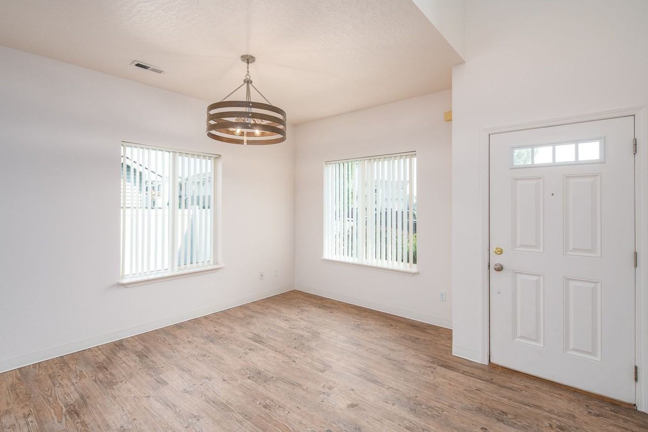7804 N Leverett Ct - Photo 5 of 21
