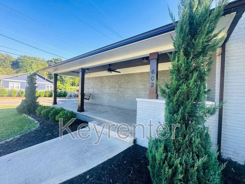 602 W Glenwood Ave - Photo 3 of 50