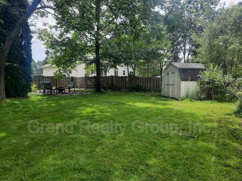 2740 Delaware Ln - Photo 3 of 6