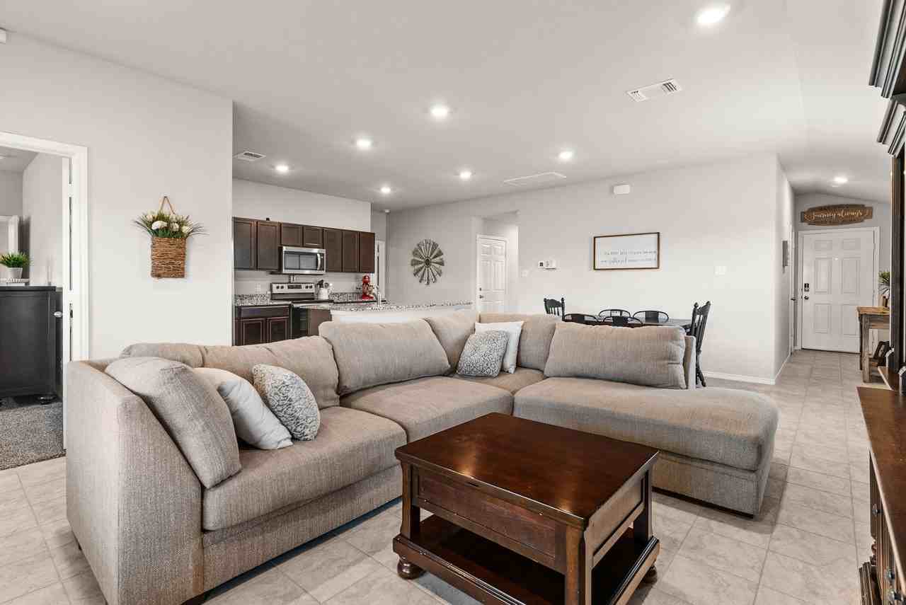 3600 Fountain View Dr - Photo 4 of 15