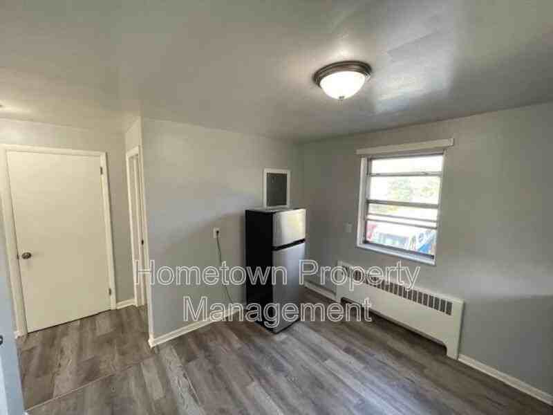 127 S 28th St - Photo 3 of 6