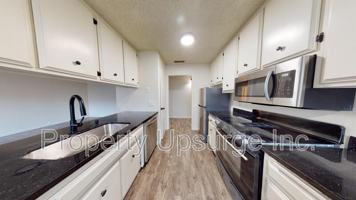 featured image of 905 Lakeside Dr #4