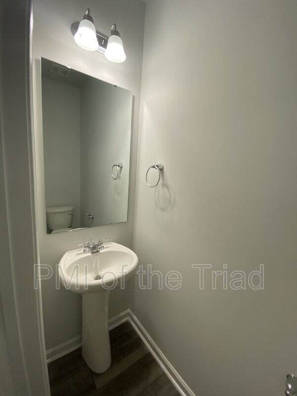 3005 Mackay Pointe Ln - Photo 4 of 19