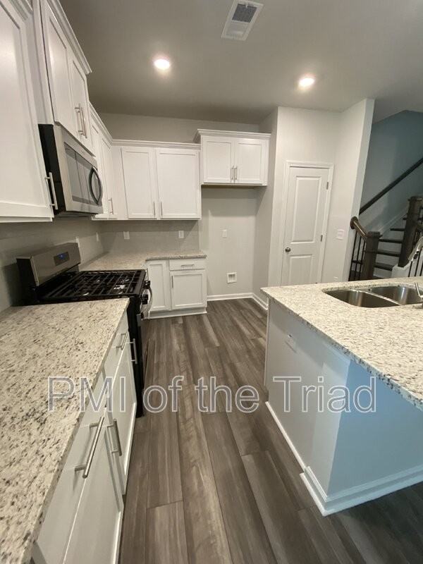 3005 Mackay Pointe Ln - Photo 7 of 19
