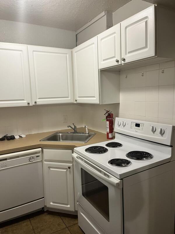 1403 Tennessee St - Photo 3 of 17