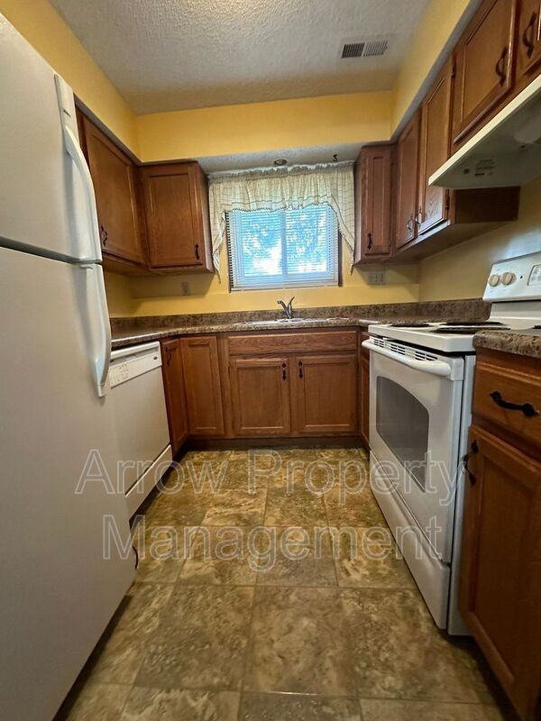 5549 S St - Photo 2 of 7