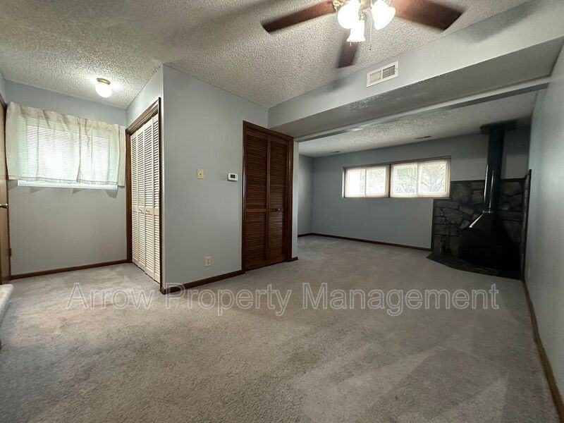 5549 S St - Photo 3 of 7