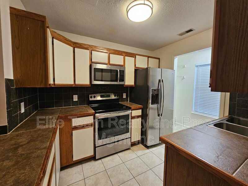 802 Selwyn Oaks Ct Apt A - Photo 3 of 14