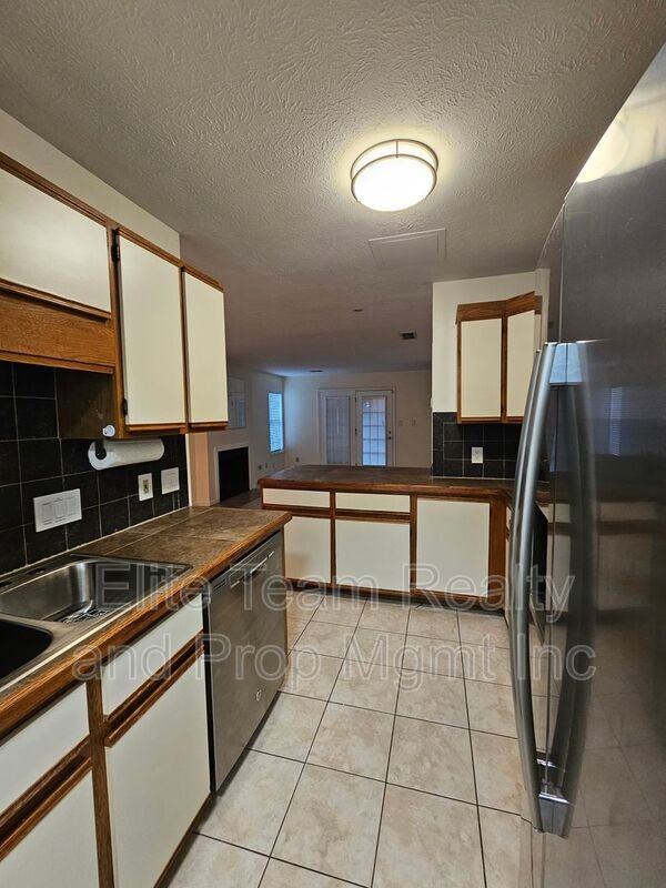 802 Selwyn Oaks Ct Apt A - Photo 4 of 14