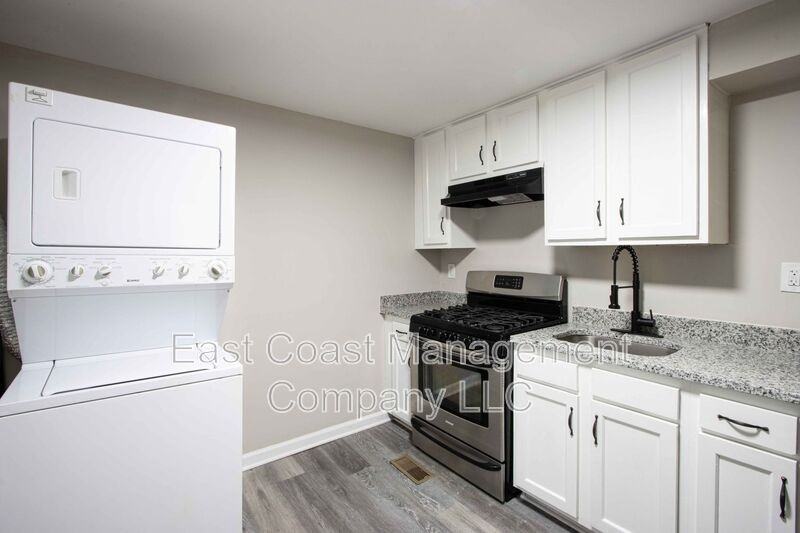 208 S Bruce St - Photo 3 of 16