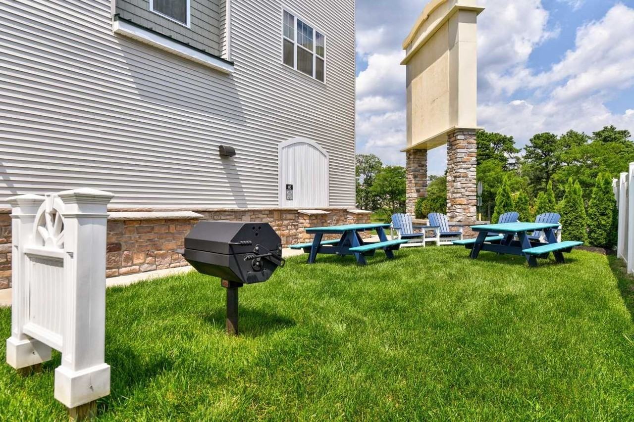 The Residence Club at New Visions - Photo 7 of 29