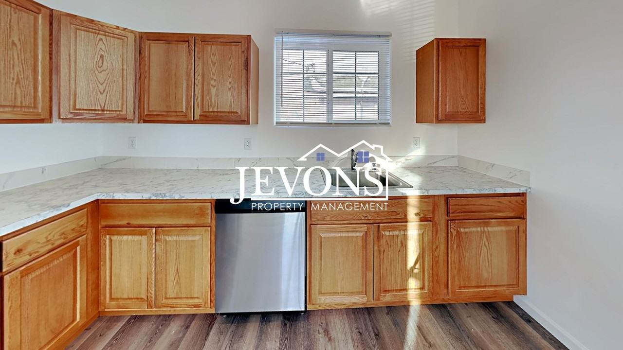 608 N 3rd Ave Yakima, WA 98902 - Photo 2 of 35