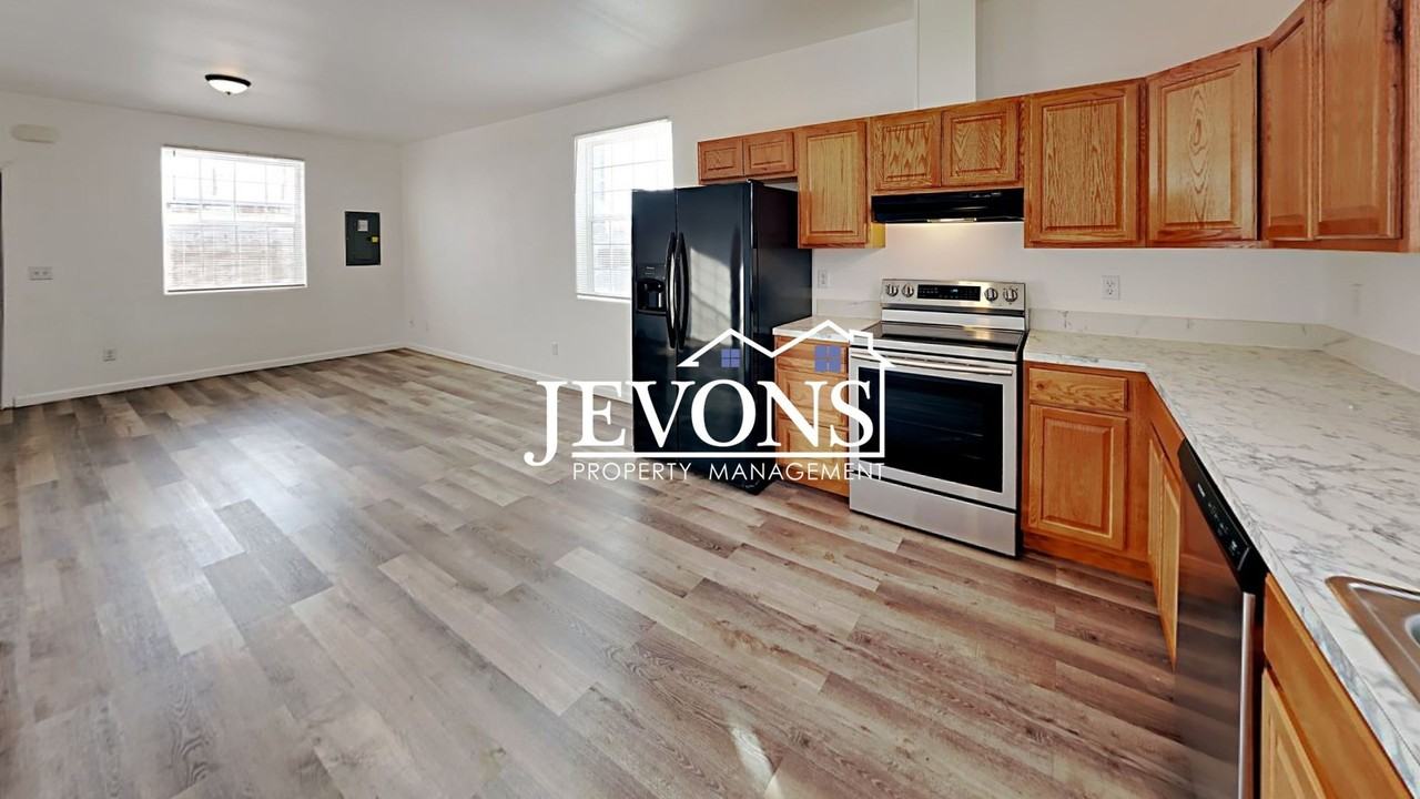 608 N 3rd Ave Yakima, WA 98902 - Photo 3 of 35