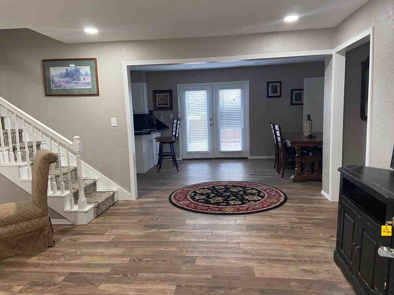 1012 E 7th Pl - Photo 2 of 18