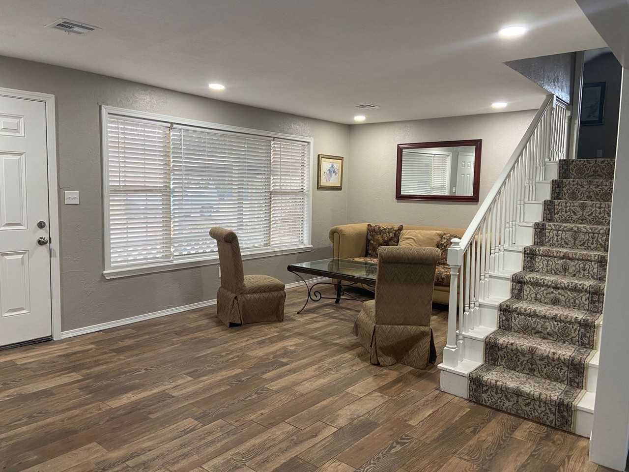 1012 E 7th Pl - Photo 3 of 18
