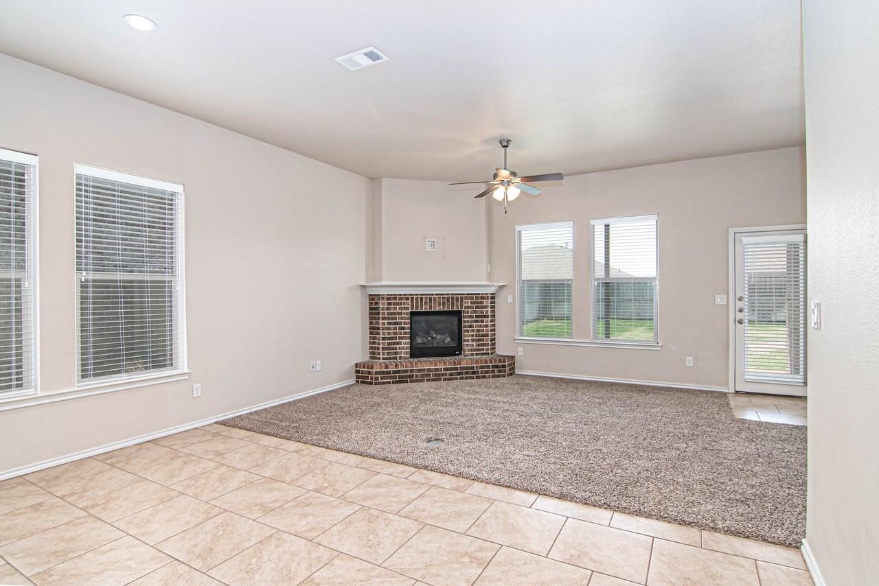 6715 Yellow Rose Ct - Photo 3 of 21