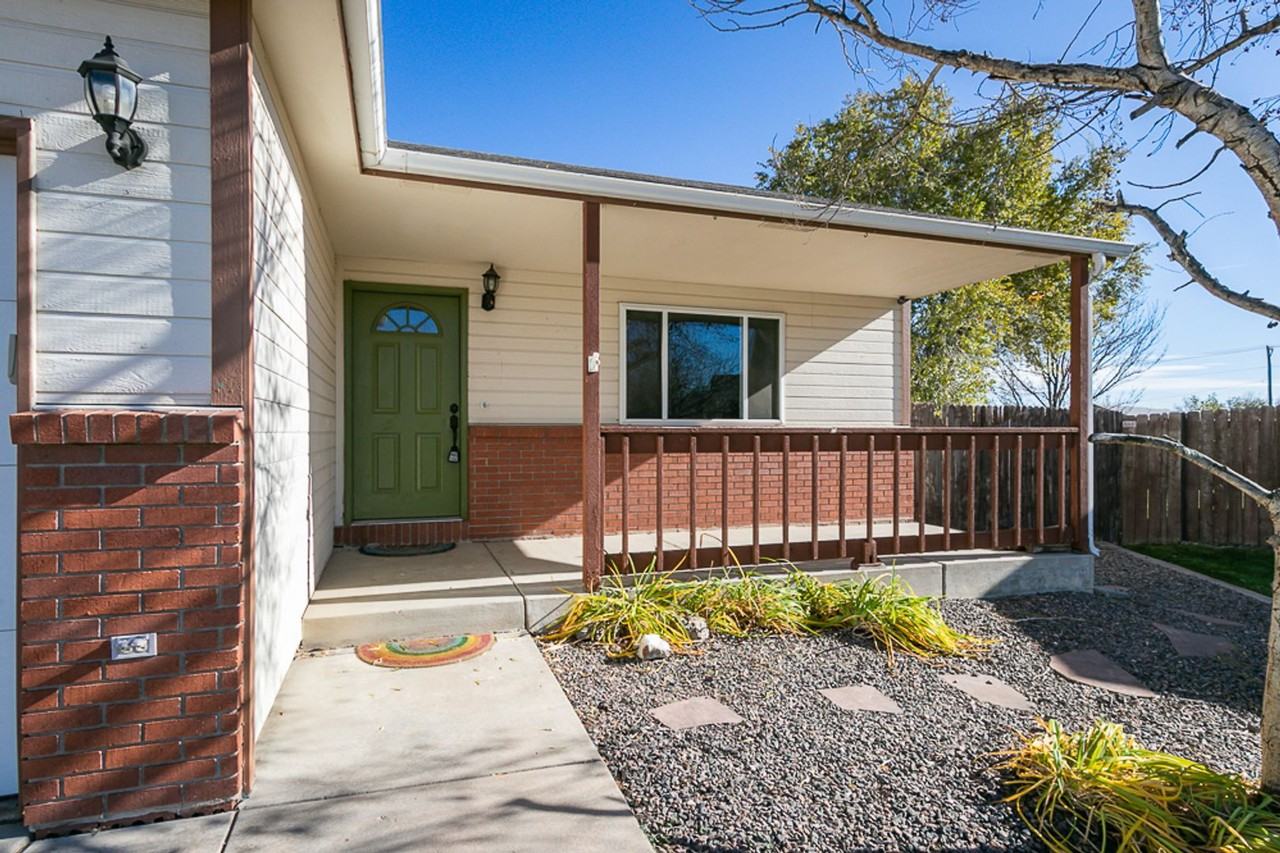 3614 Centennial Cir - Photo 2 of 24