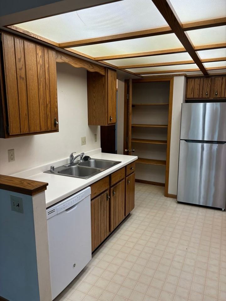 Brooks - Photo 2 of 12