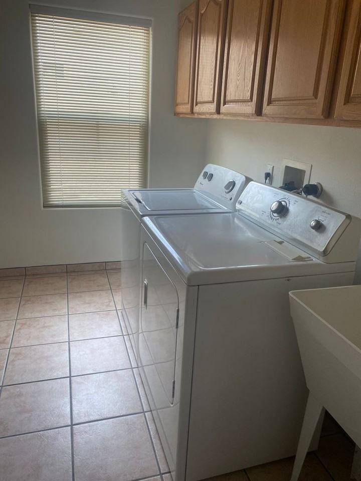 6045 Matamoros Rd Ne - Photo 6 of 17