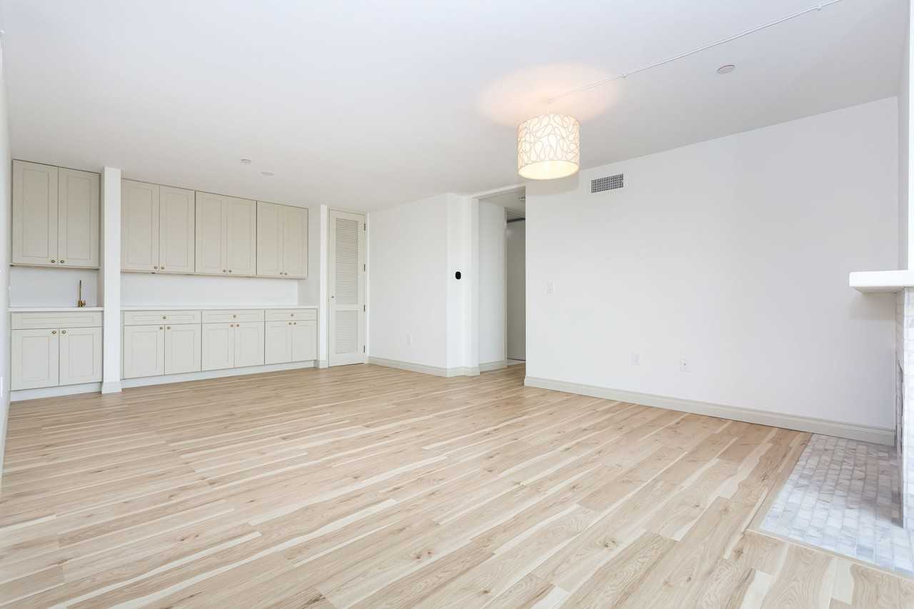 4082 Albatross St #11 - Photo 4 of 15