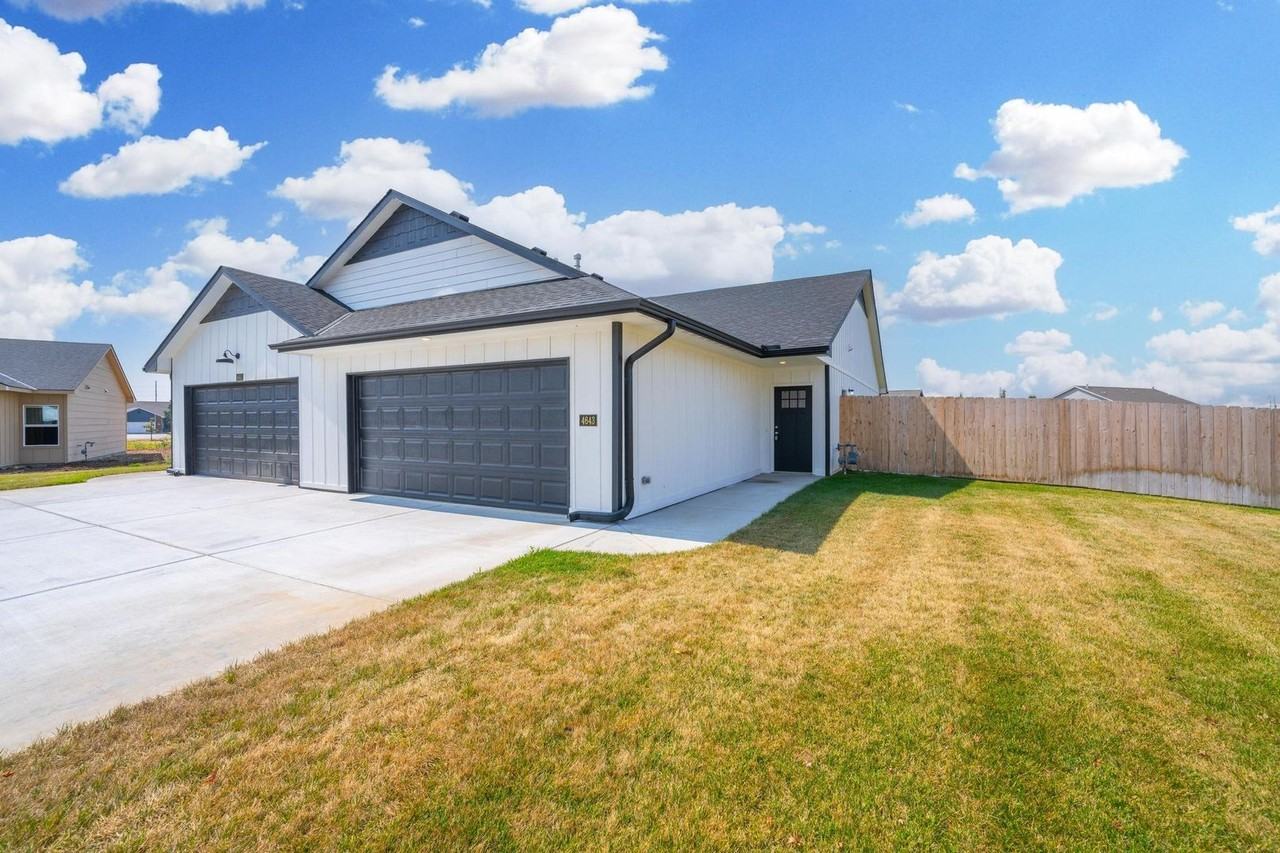 3421 W 45th St S - Photo 2 of 31