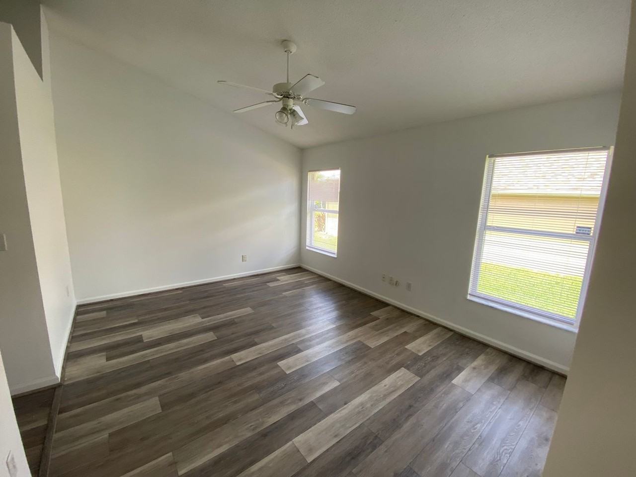 15718 Bay Vista Dr - Photo 7 of 24