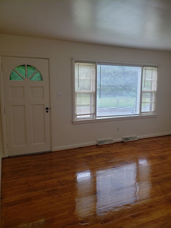 2914 Wayne Rd - Photo 2 of 24