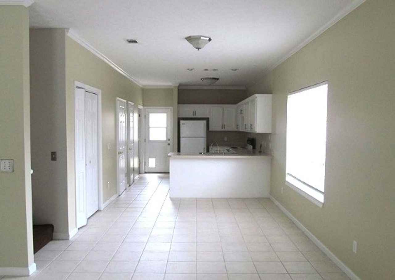 4008 Crescent Dr - Photo 3 of 17