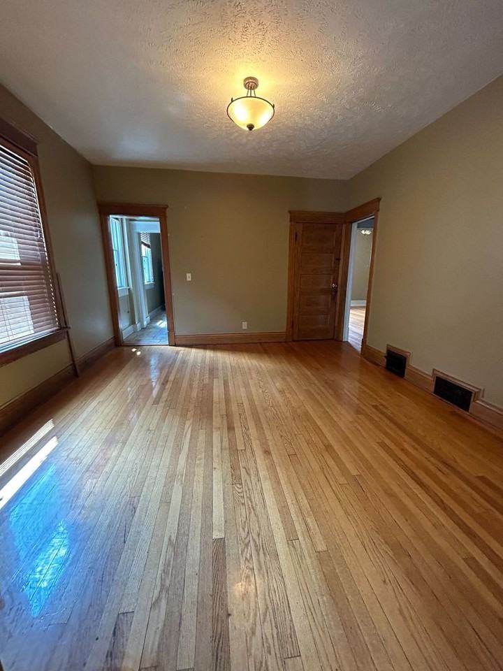 562 S 26th Ave - Photo 4 of 15