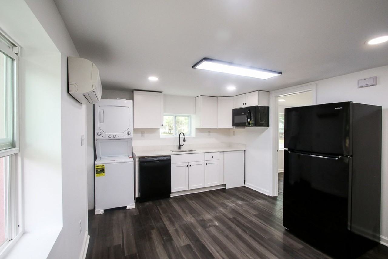 1904 East 51st Street #A - Photo 6 of 46