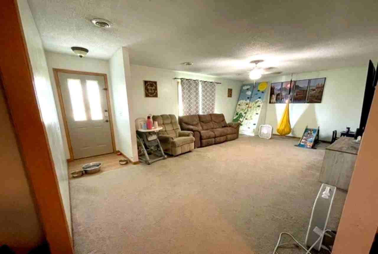 506 Palomino Ln - Photo 3 of 13