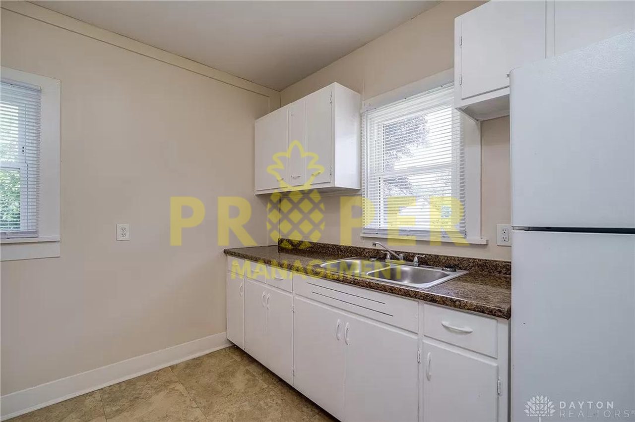 15 Camden Ave - Photo 3 of 14