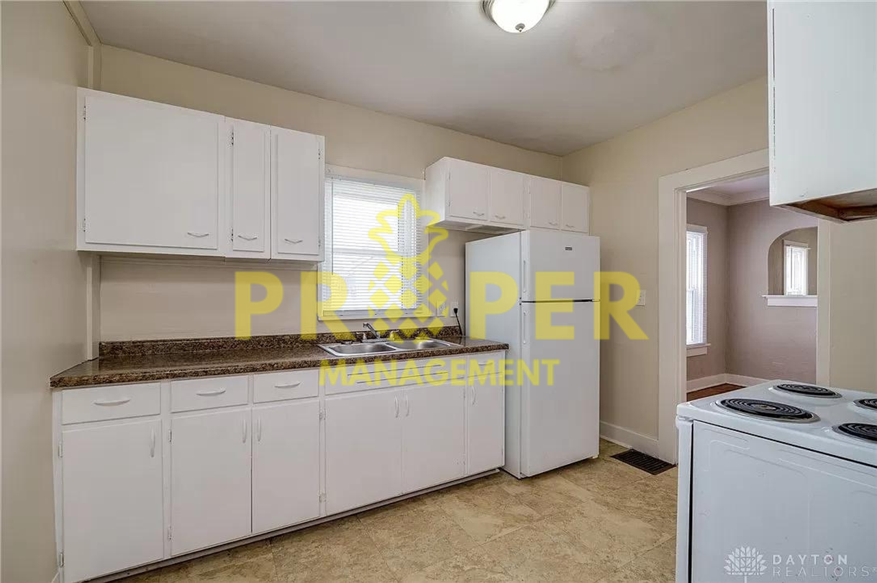 15 Camden Ave - Photo 4 of 14