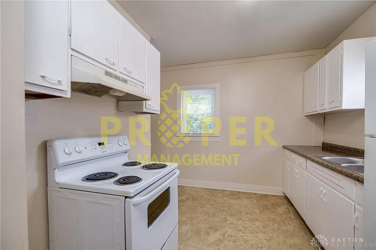 15 Camden Ave - Photo 5 of 14