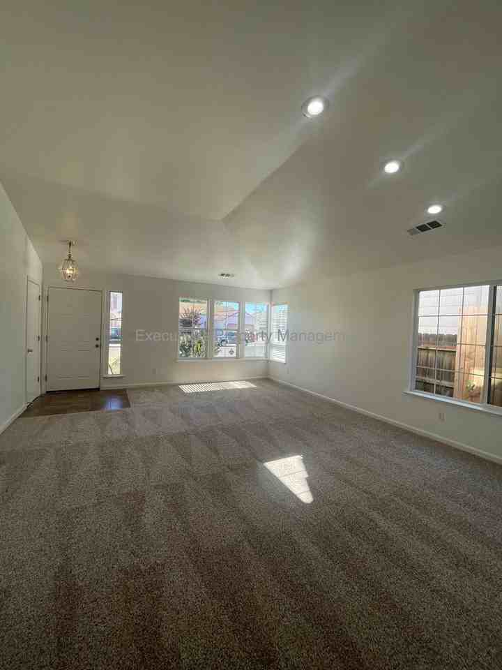 1449 Quiet Ct - Photo 2 of 23