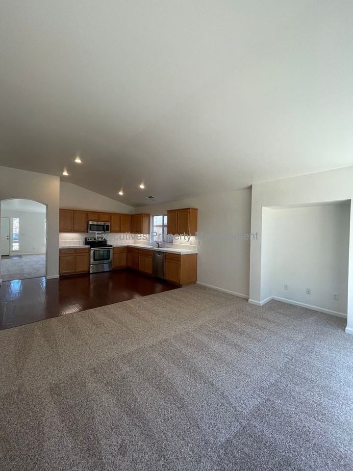 1449 Quiet Ct - Photo 6 of 23