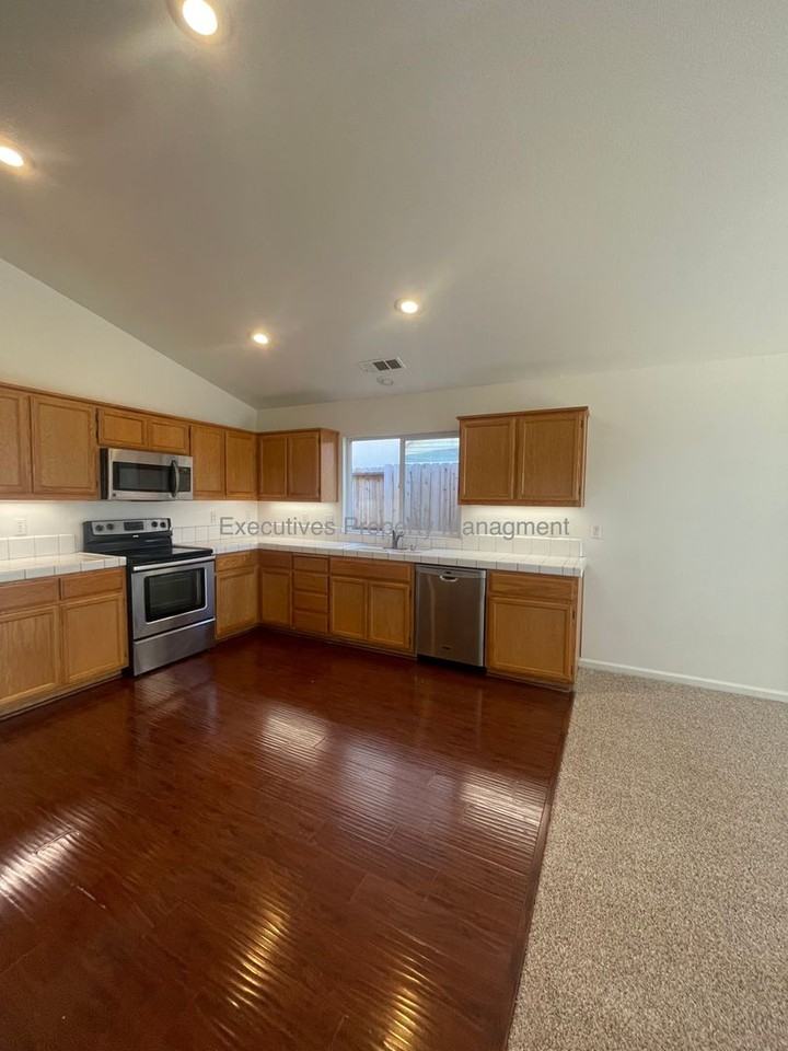 1449 Quiet Ct - Photo 7 of 23