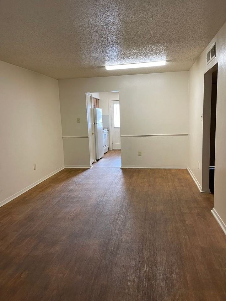 9228 Florida Blvd - Photo 2 of 38