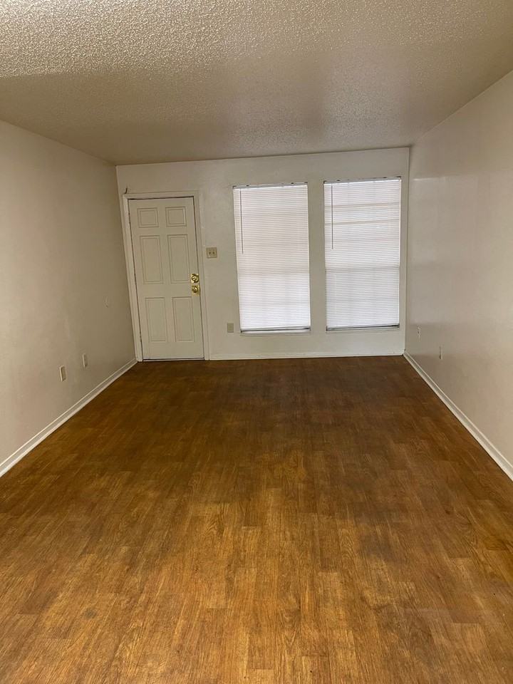 9228 Florida Blvd - Photo 4 of 38