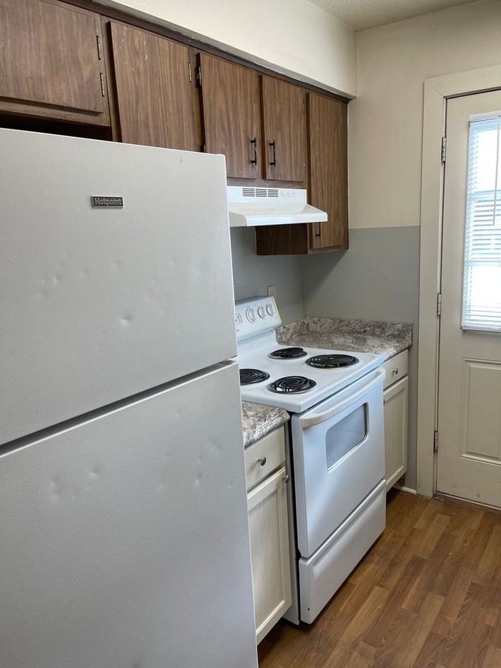 9228 Florida Blvd - Photo 6 of 38